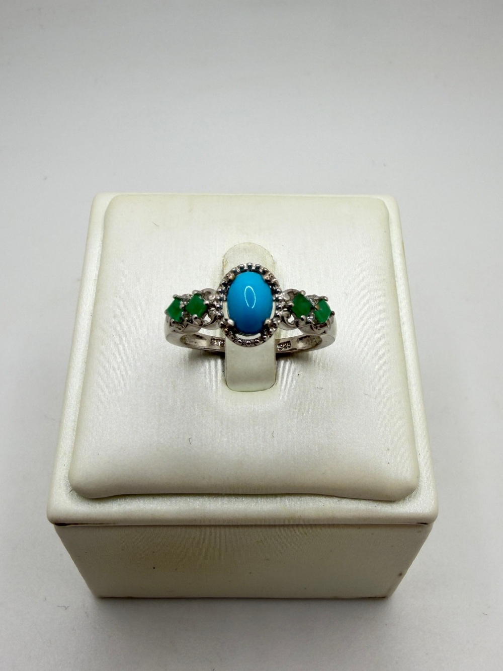 NWOT 5x7mm Sleeping Beauty Turquoise Cabochon w/ emerald accent‎ ring in 925!